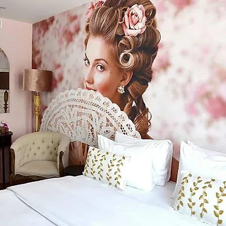 Glam's Hotel